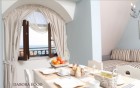 LA Dining Table 5